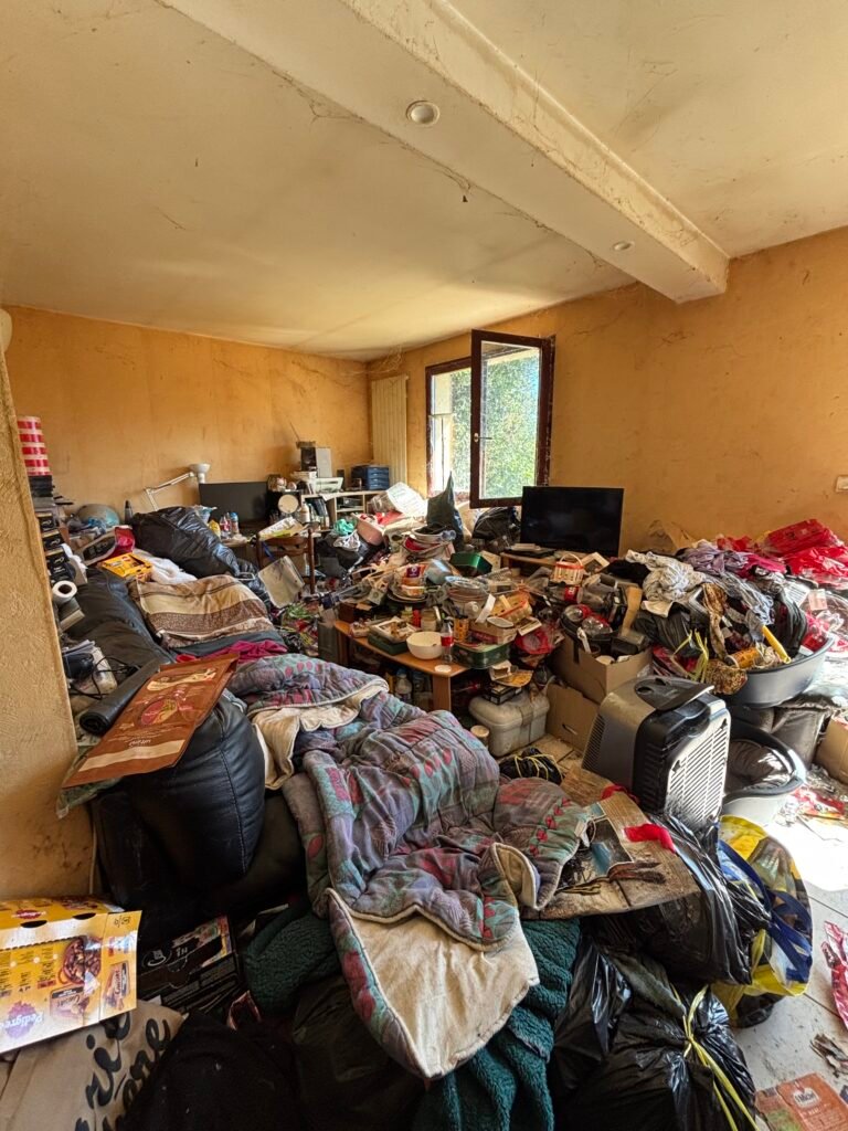 Logement avec syndrome de Diogène à Valence avant débarras