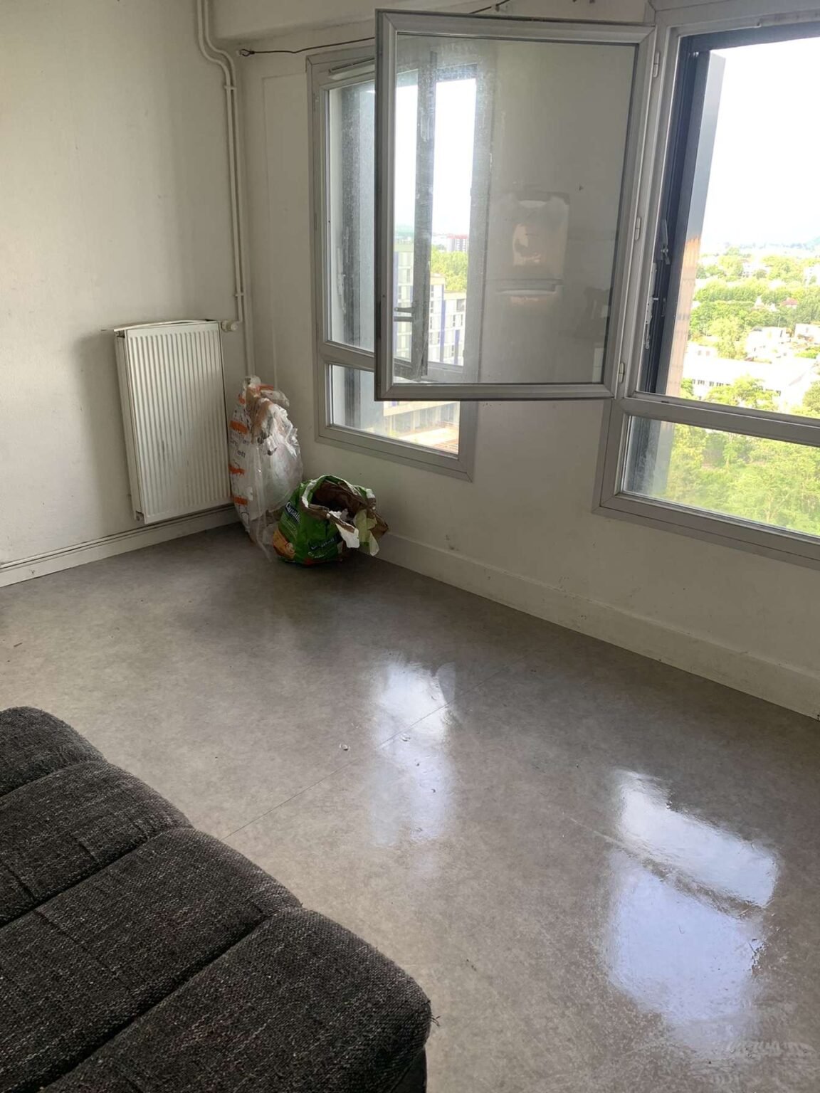 Pièce après nettoyage et remise en état d’un logement insalubre