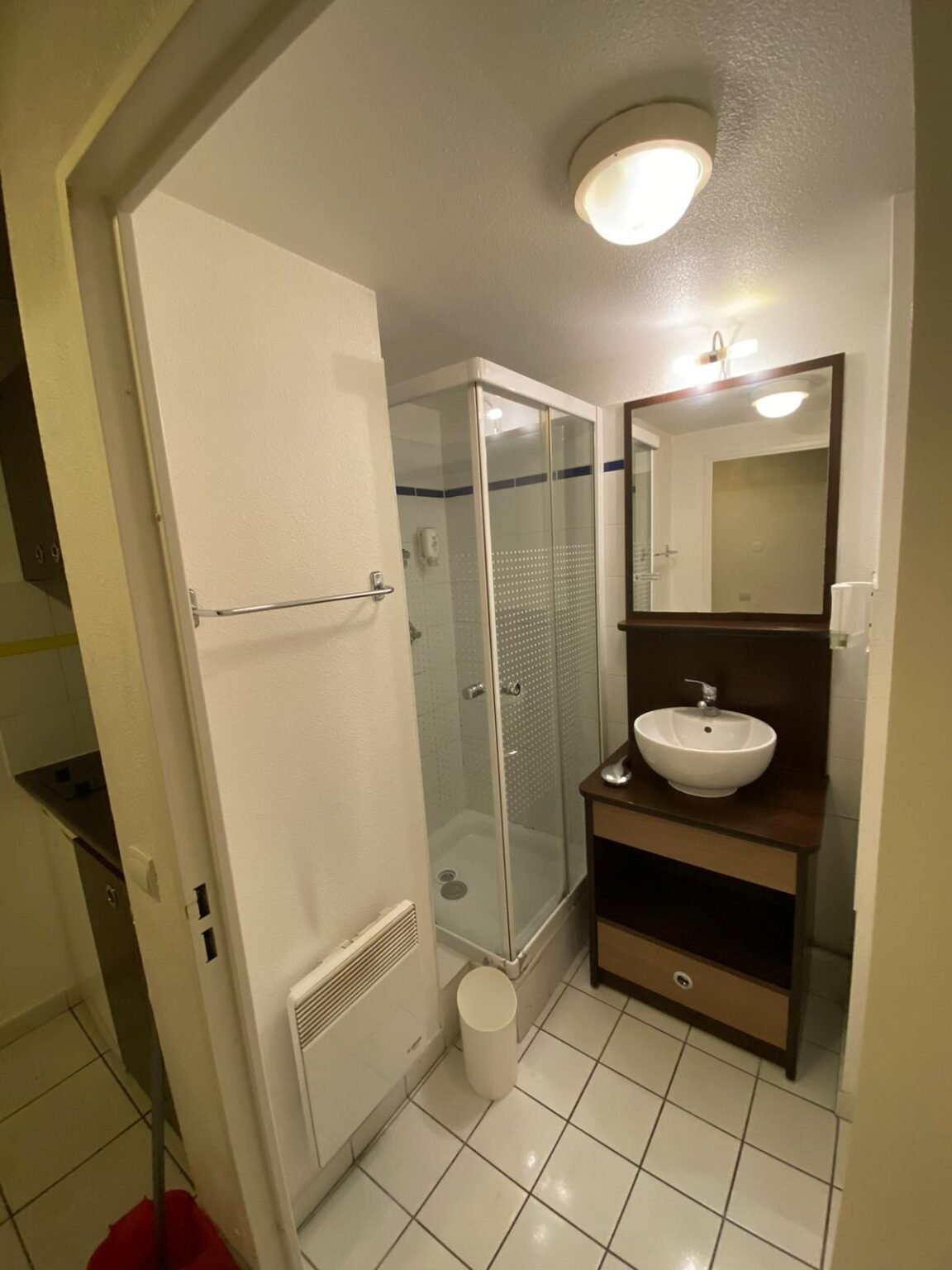 Salle de bain après remise en état suite à un incendie